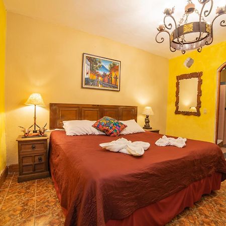 Hotel Gran Plaza Euromaya Antigua Bagian luar foto
