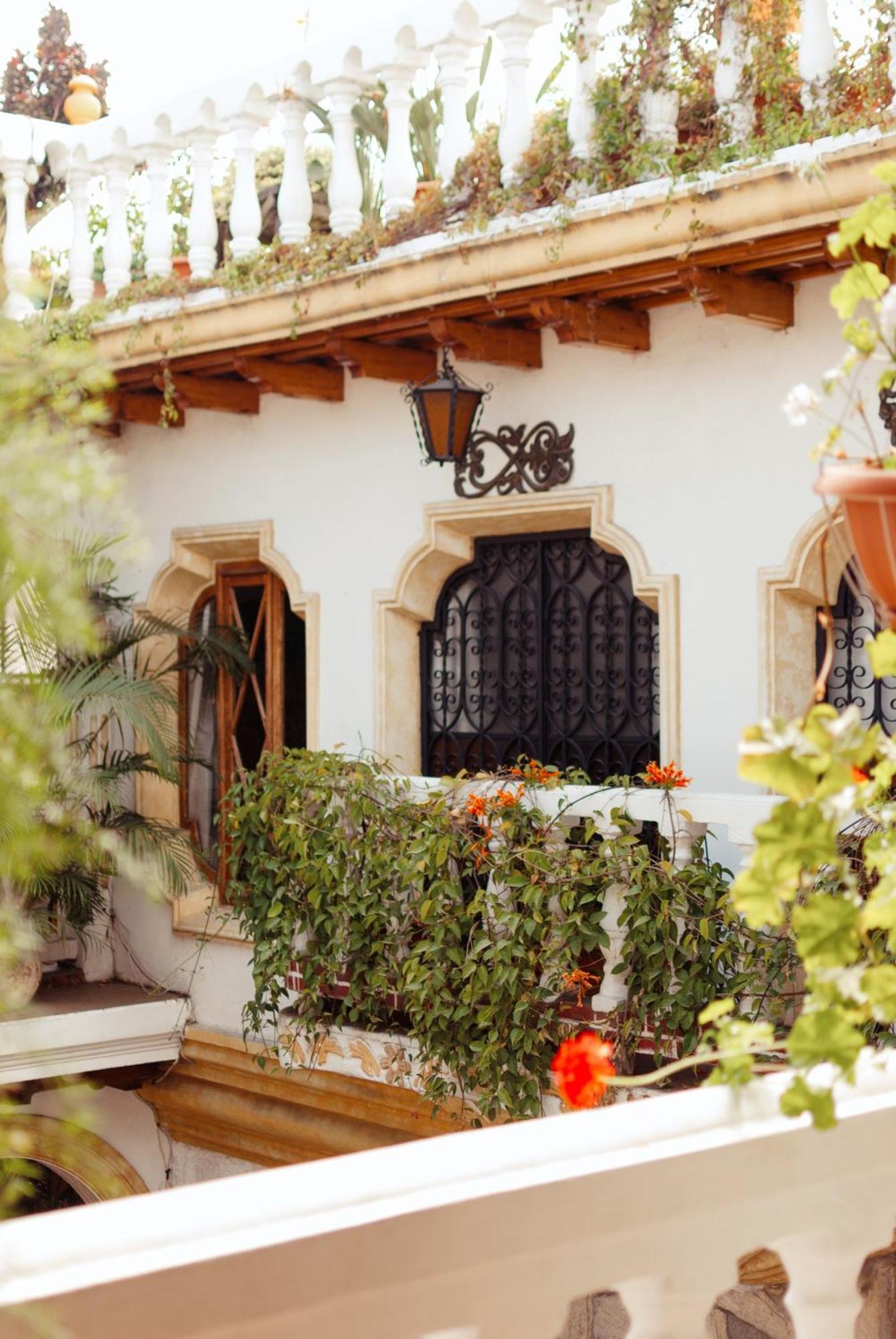 Hotel Gran Plaza Euromaya Antigua Bagian luar foto